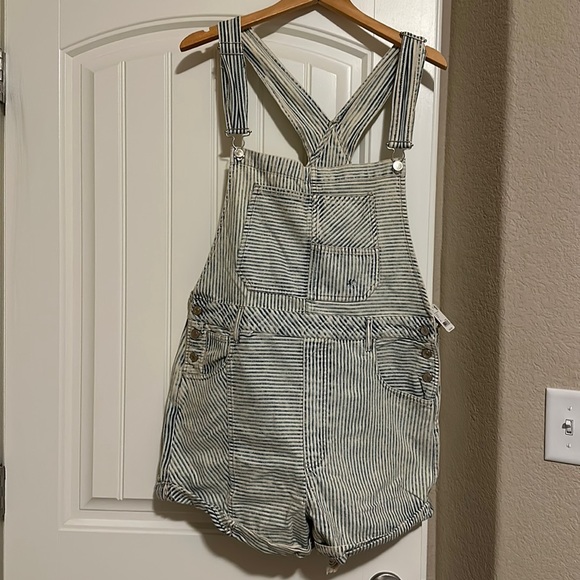 Free People Pants - Free People overall shorts - size XL - NWT